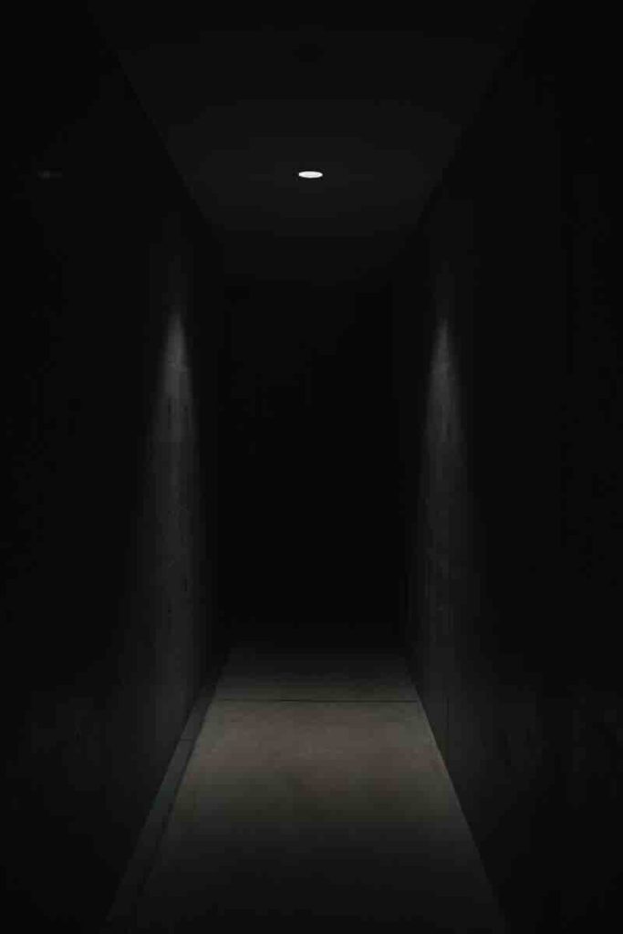 Strade buie, meno sicurezza 2 photo 1511406361295 0a1ff814c0ce