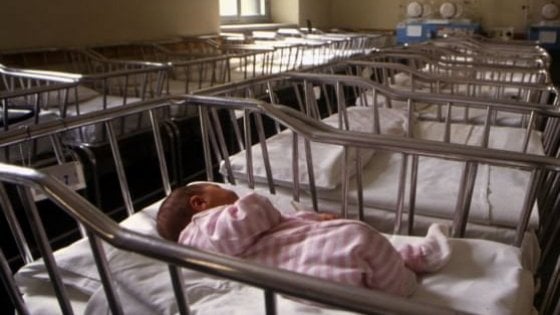 Nel 2020 in Italia è scomparsa una città grande come Firenze: alla famiglia non basta una “giornata” di festa