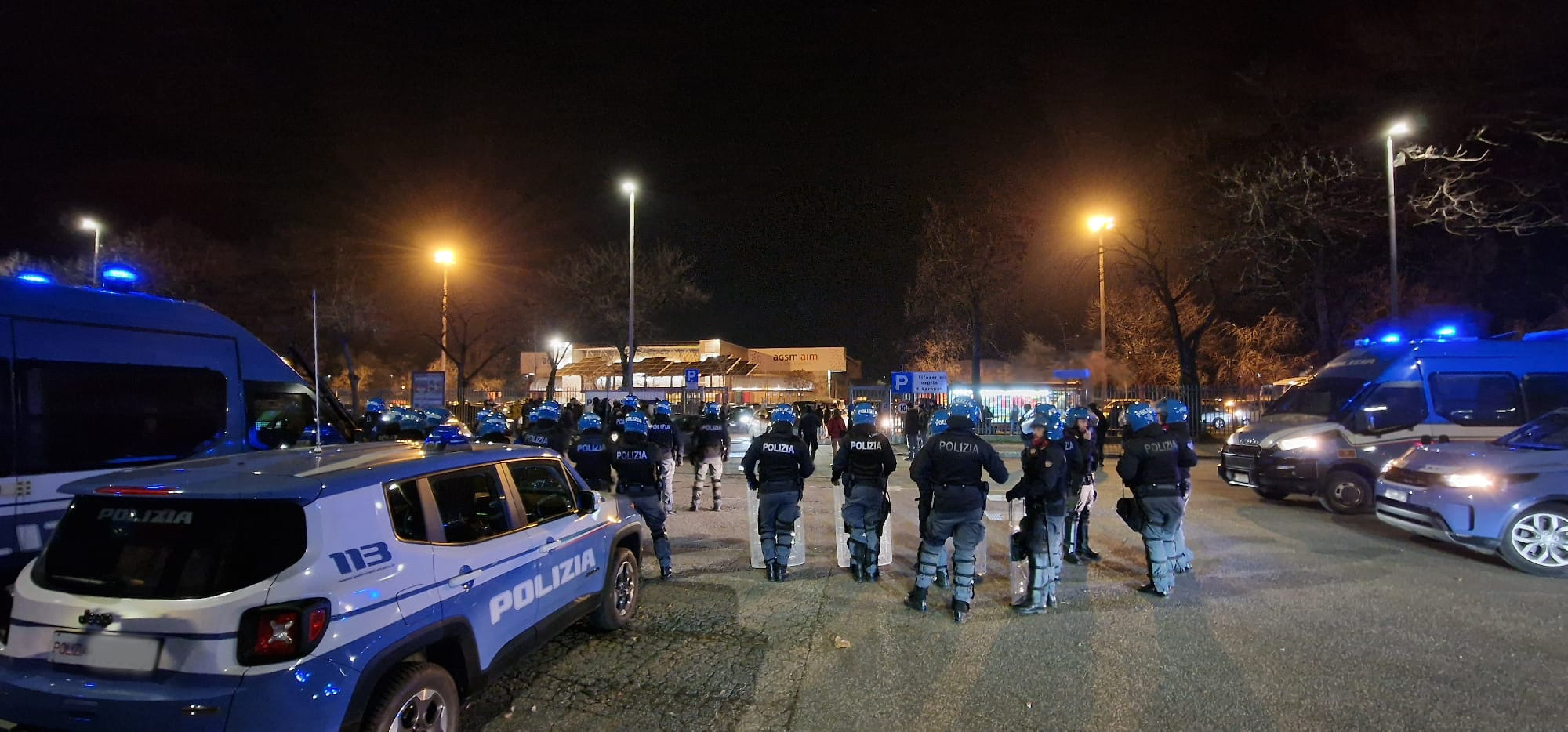 Altri dieci Daspo ai tifosi dell’Hellas per gli scontri nella partita amichevole con i croati del Nk-Istra