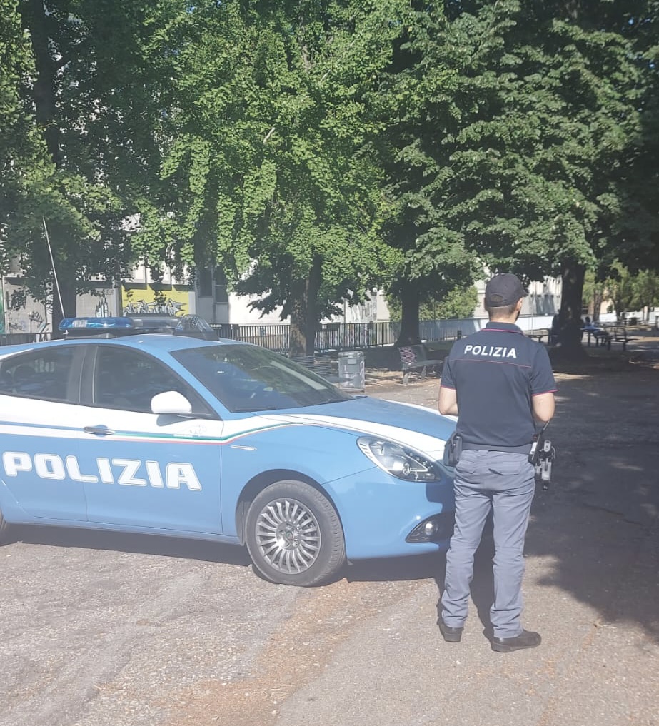 Va a prelevare al bancomat e poco dopo viene rapinato.