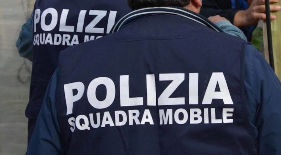 Viola il divieto di avvicinamento e finisce agli arresti domiciliari.