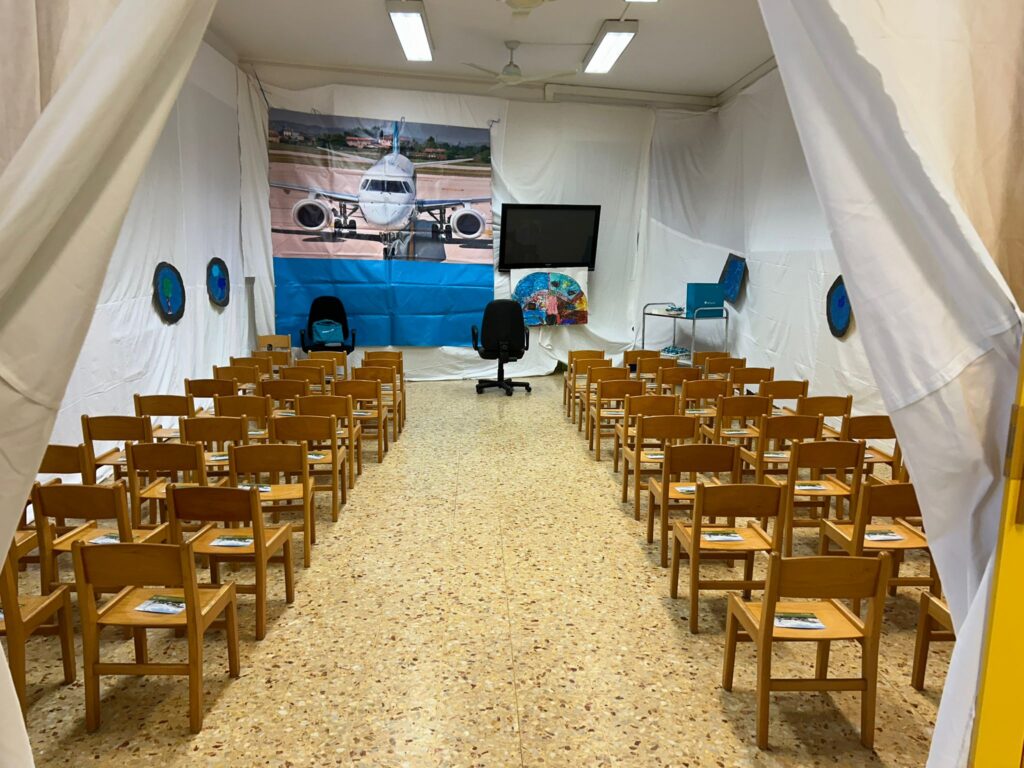 Air Dolomiti porta l'emozione del volo direttamente alla Scuola dell'infanzia S.M.Goretti di Pizzoletta 1 air dolomiti
