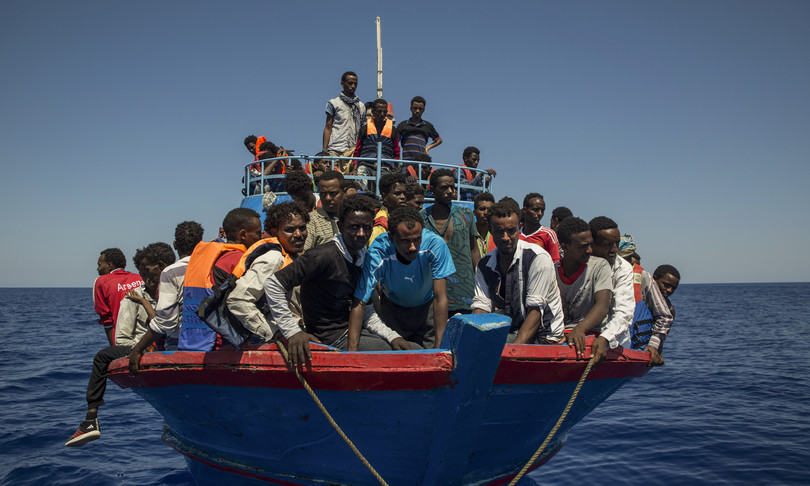 Questi immigrati non li vuole più nessuno. La soluzione? la vecchia, cara, Commissione italo-tedesca…