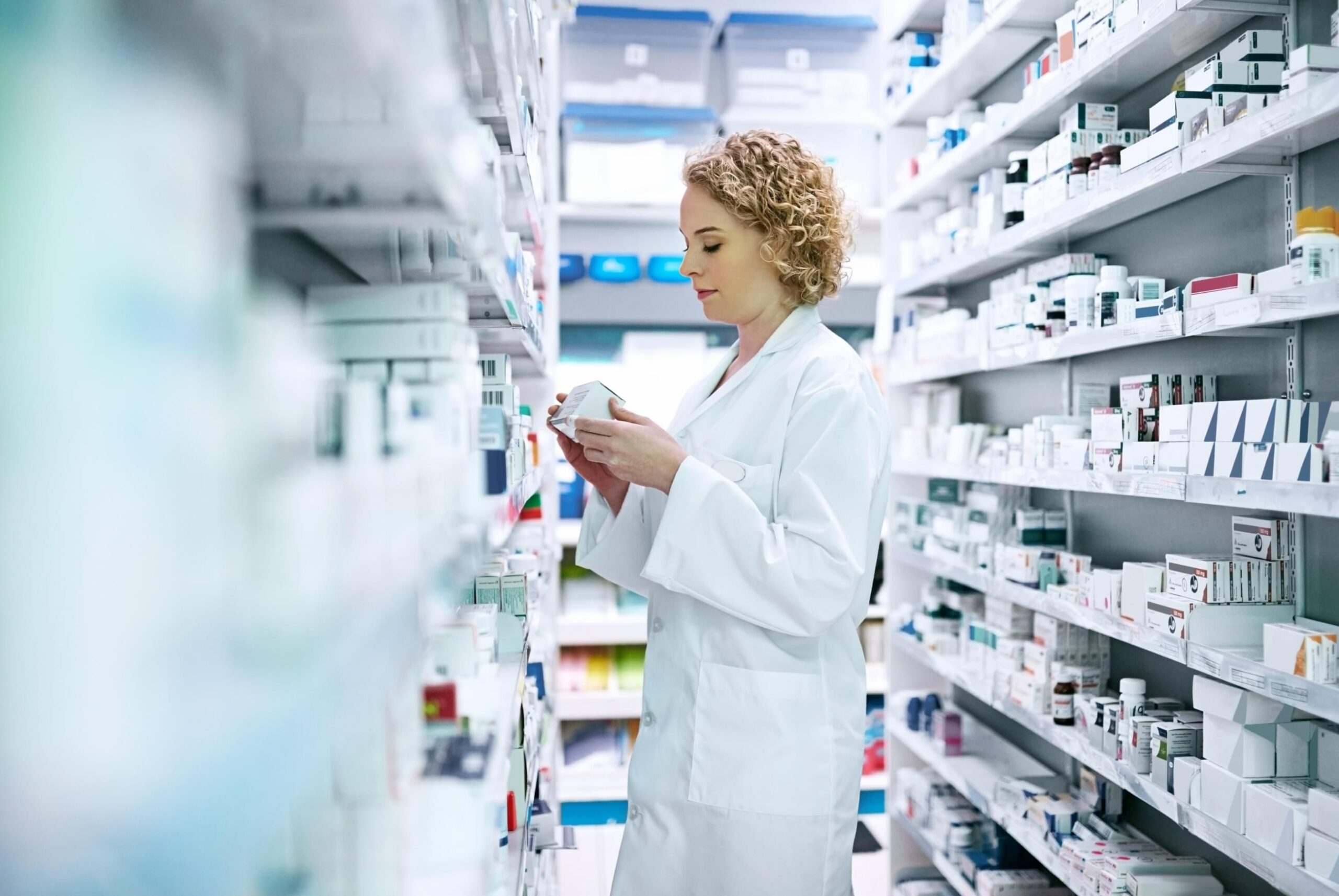 Spendiamo 36,2 miliardi in farmaci. Sempre troppi antibiotici