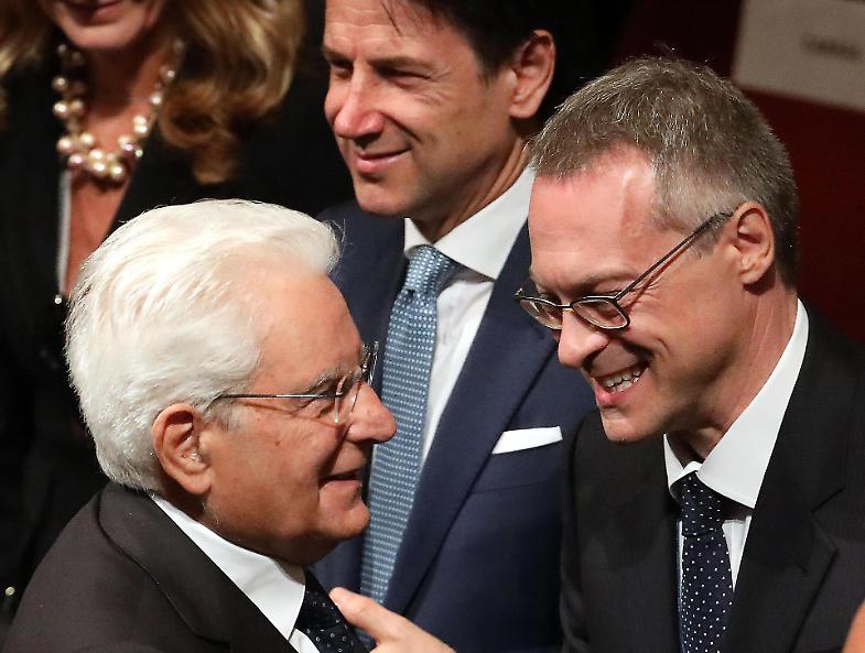 Nell’attesa del reddito di fallimento, anche Mattarella si iscrive al club di quelli che prendono in giro l’impresa