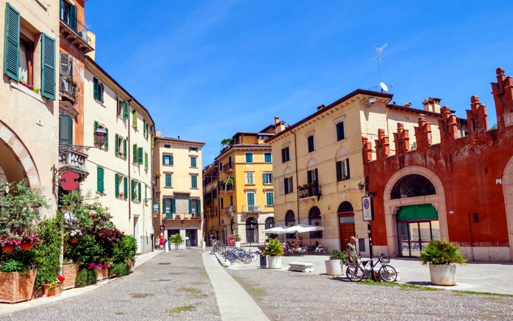 Città metropolitana, per gli architetti "le potenzialità ci sono tutte". E in cinque punti ecco la Verona del futuro 1 Non solo città metropolitana: il centro storico di Verona si sta svuotando: occorre intervenire per ripopolarlo
