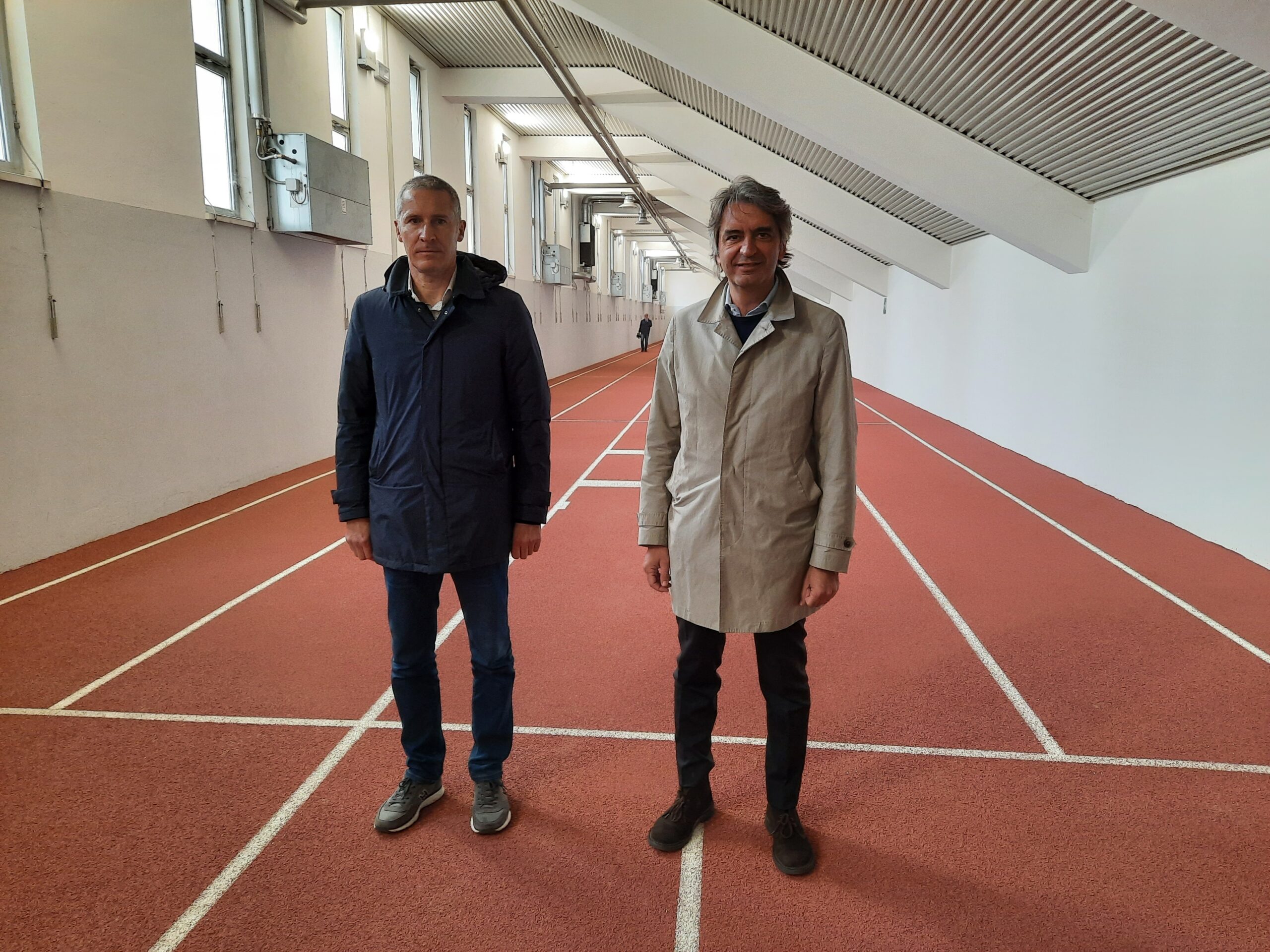 Debutta il “nuovo” Consolini con la pista indoor e la pista esterna in manto colato. Sistemati ingressi e tribune