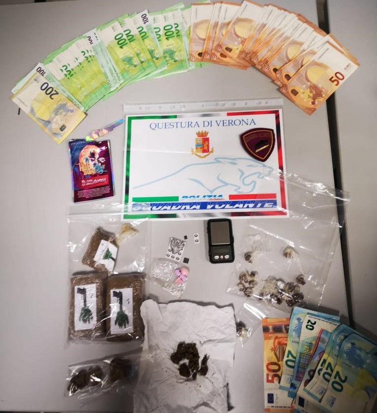 Spacciatore arrestato davanti a una discoteca con droga e ottomila euro