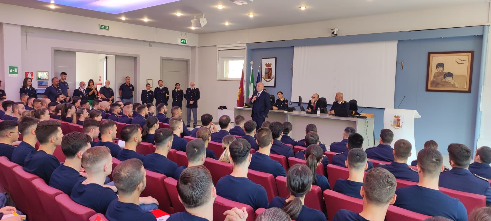 Peschiera. Il Questore incontra i neo agenti e gli allievi alla Scuola di Polizia