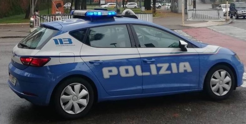 Ruba in un furgone in piena mattina in corso Venezia. Arrestato dopo pochi minuti dalla Polizia