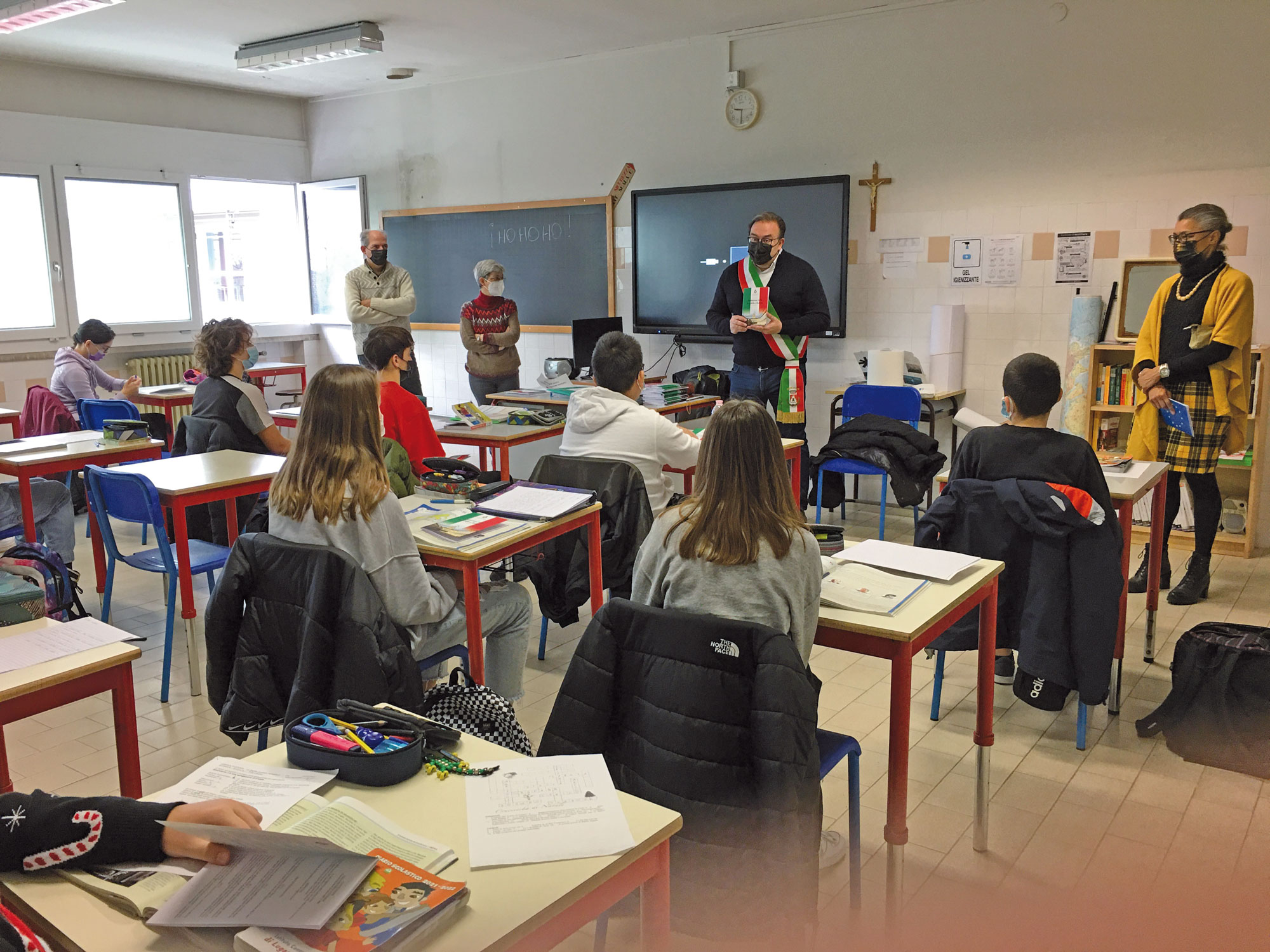 Il comune di Sona al primo giorno di scuola regala ai ragazzi una copia della Costituzione per augurare un buon ritentro. 
