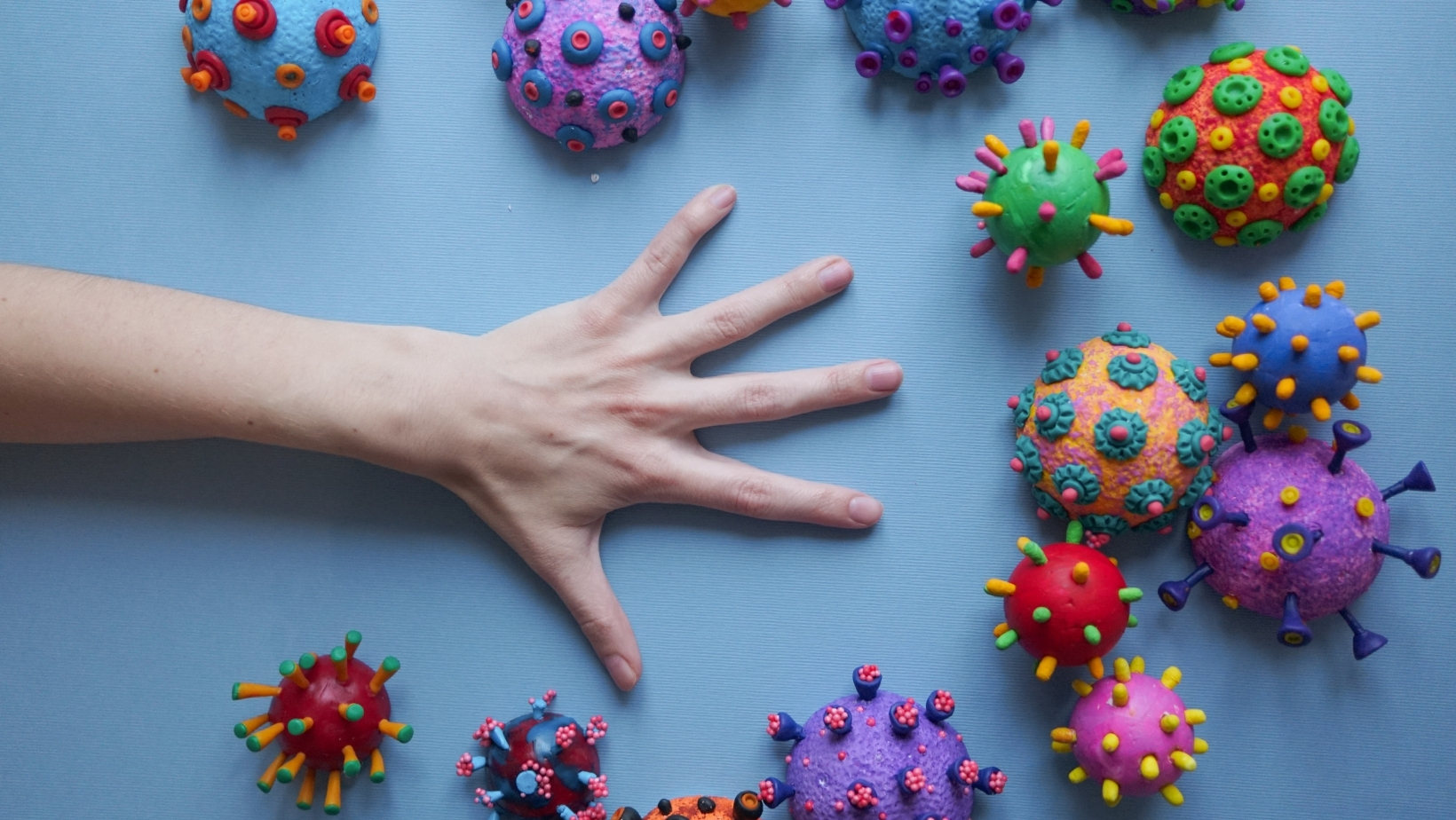 Grazie ai vaccini i ricoveri sono sotto controllo. Rare le reazioni avverse.