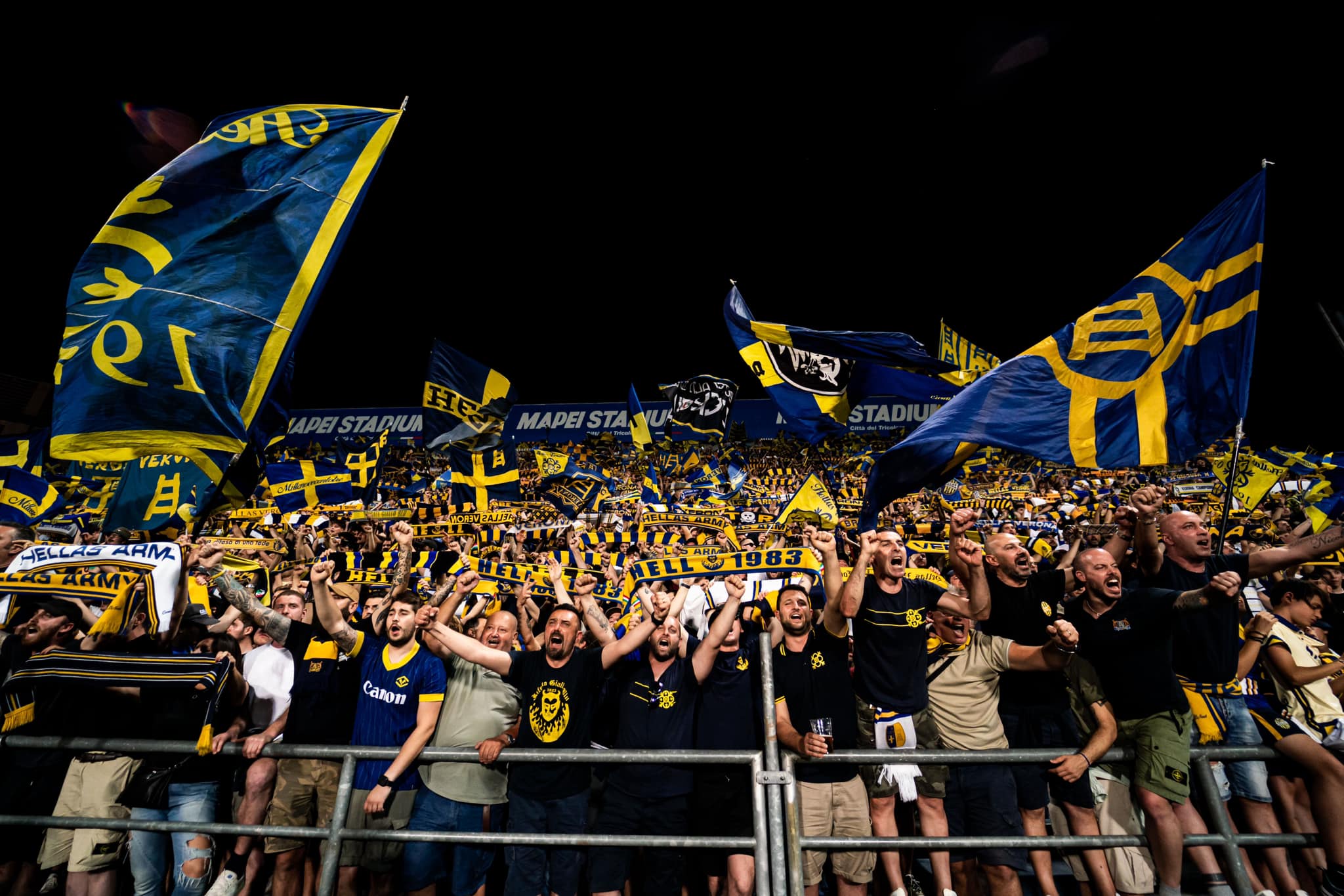 Il Verona vince lo spareggio con lo Spezia e resta in serie A