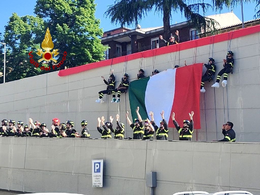 Vigili del fuoco, mattinata all’Ospedale della donna e del bambino per  sostenere i piccoli pazienti