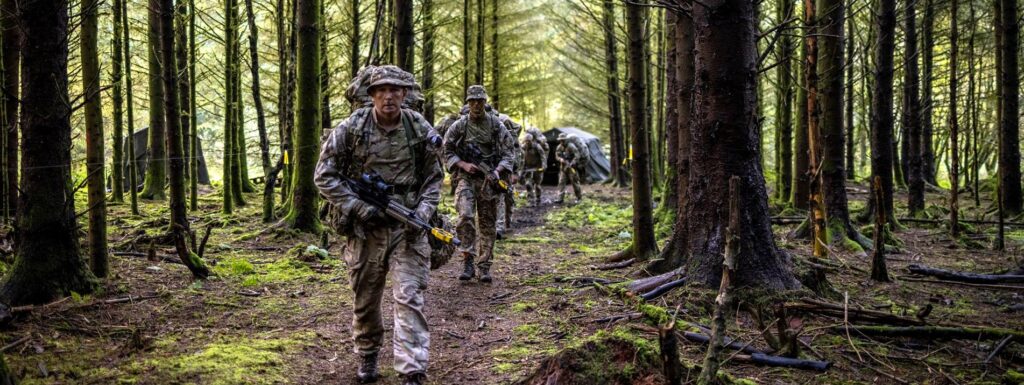 L'esercitazione Cambrian Patrol prevede di percorre un itinerario di pattuglia di 65 chilometri in meno di 48 ore