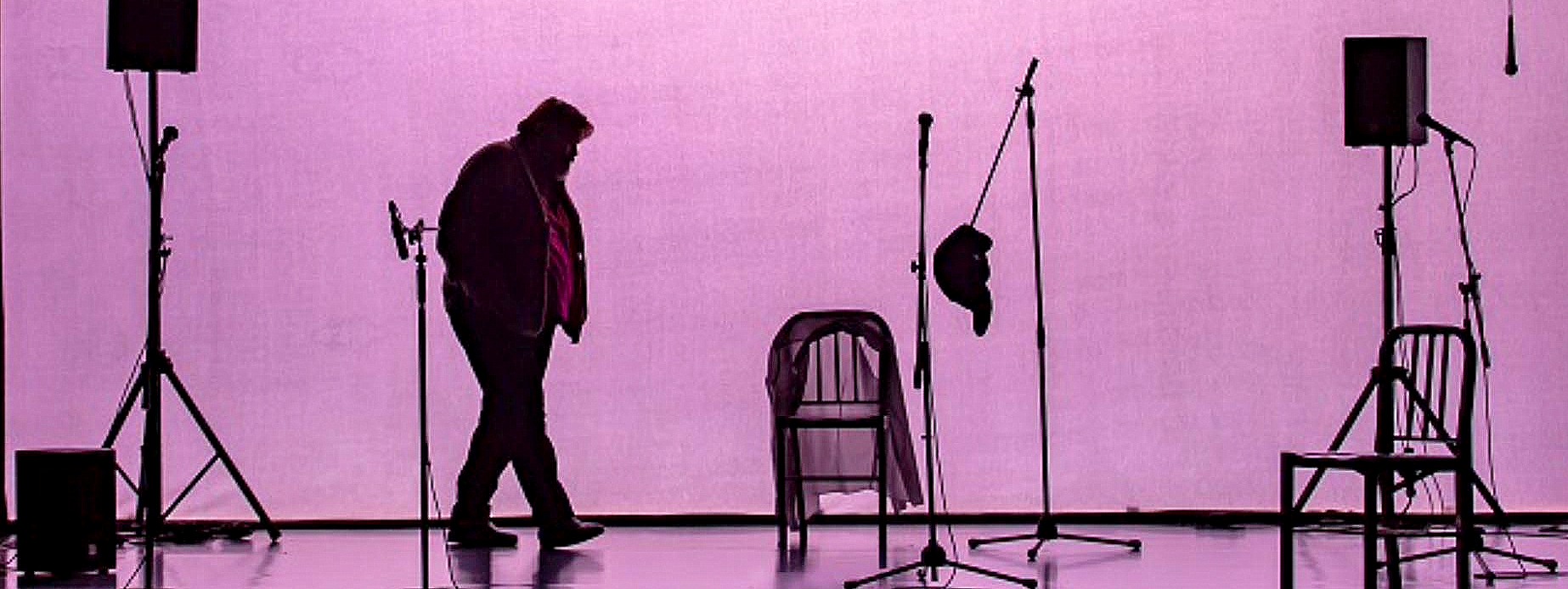 Oggetti, ricordi e personaggi di un “dissidente dalla vita”: Battiston da domani al Grande Teatro con Sergei Dovlatov