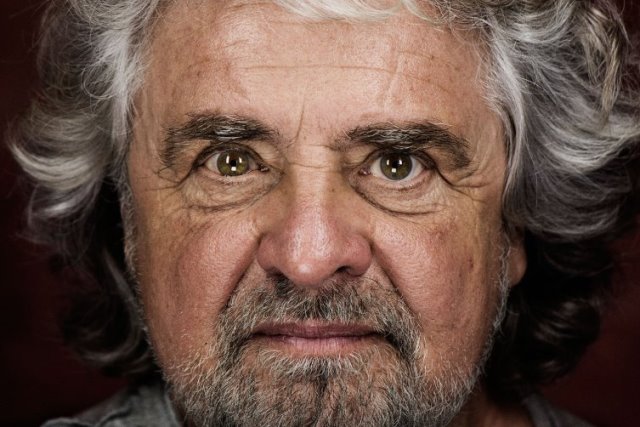 Beppe Grillo è “unfit” di fare politica. Ed è fuori dalla Costituzione. Chissà se lo sa il Pd?