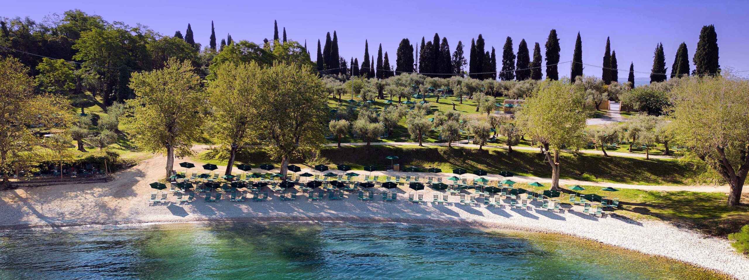 Danza e musiche nella natura tra gli ulivi di San Vigilio per lo spettacolare Silent Garden alla Cala delle Sirene