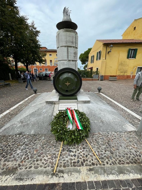 Cisano di Bardolino, monumento agli Autieri d'Italia 1 Cippo Autieri Cisano 63