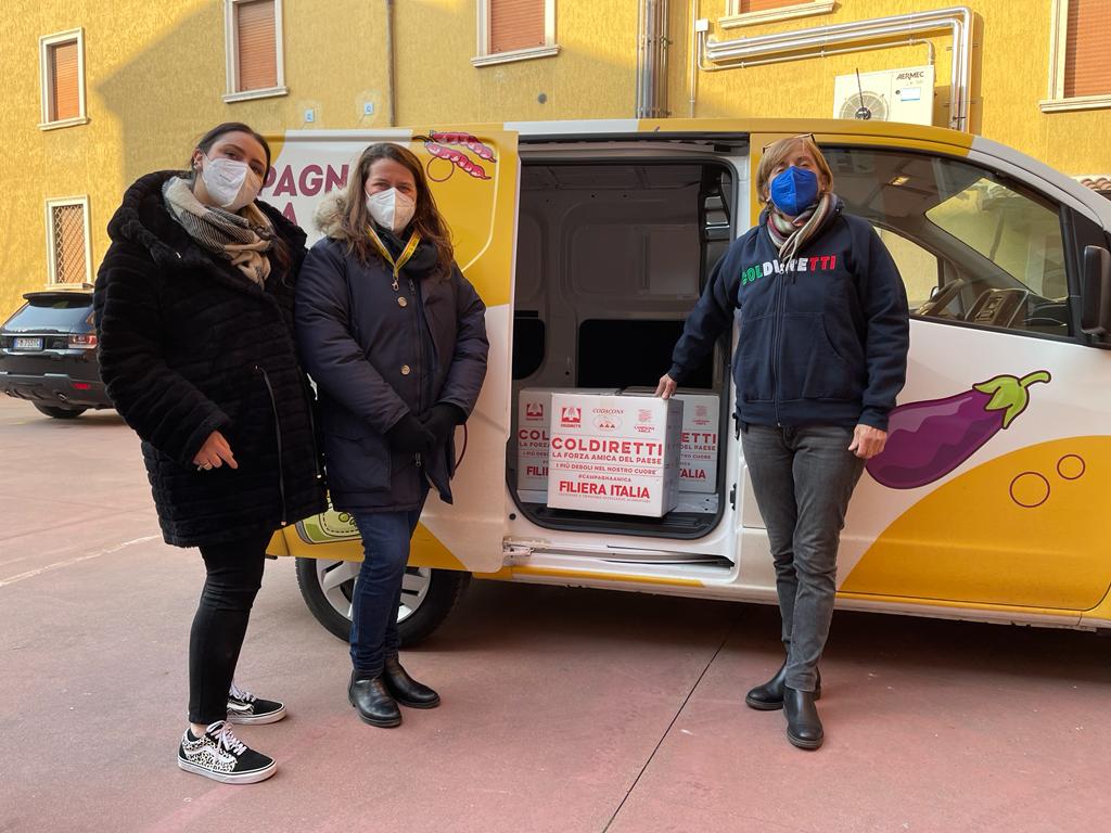 Coldiretti, 100 pacchi alimentari per le famiglie più in difficoltà