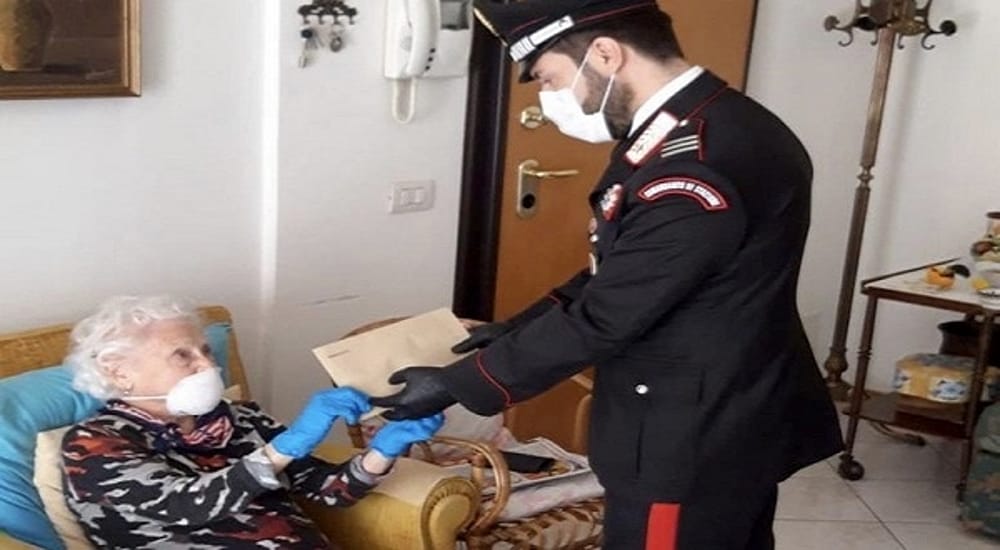 Pensioni d’agosto, ecco il calendario per l’incasso da lunedì. Gli over 75 possono delegare al ritiro i Carabinieri