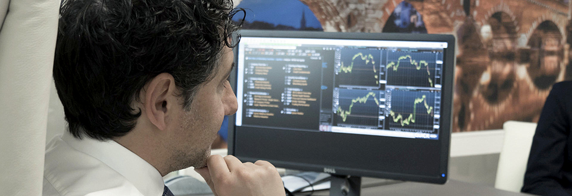 Smuovere il risparmio per rimettere in moto gli investimenti: ma l’Italia deve superare i conflitti tra consulenti e “venditori”
