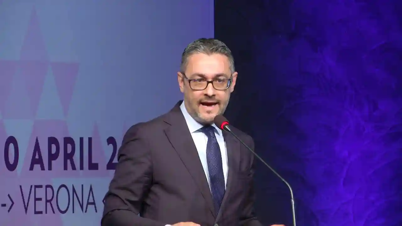 Vino: le esportazioni italiane tengono, ma crollano i consumi interni e torna a ruggire l’Australia