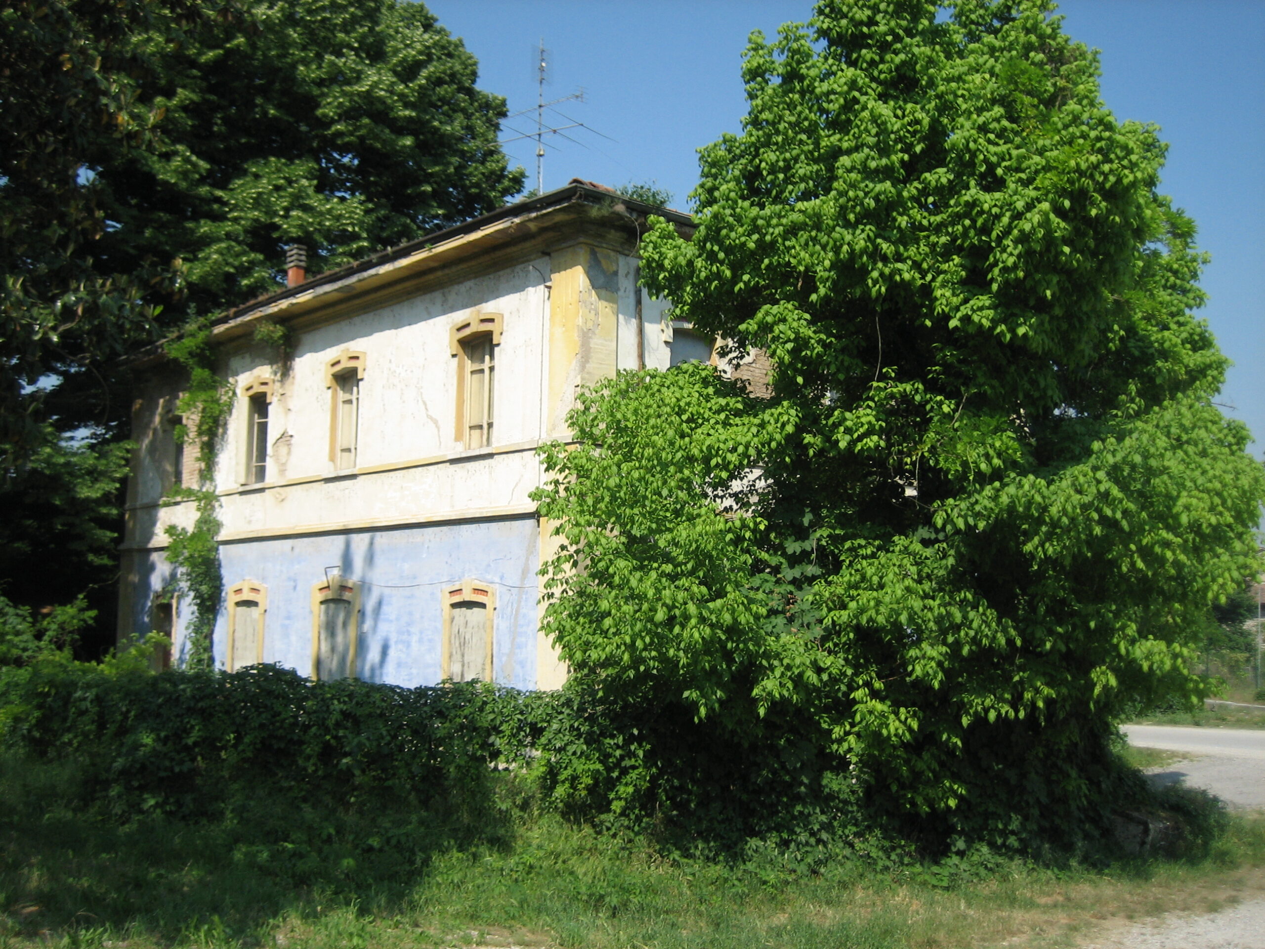 Valeggio. L’ex stazione di Borghetto rimane alla collettività e verrà riqualificata. Annullata la delibera che la privatizzava