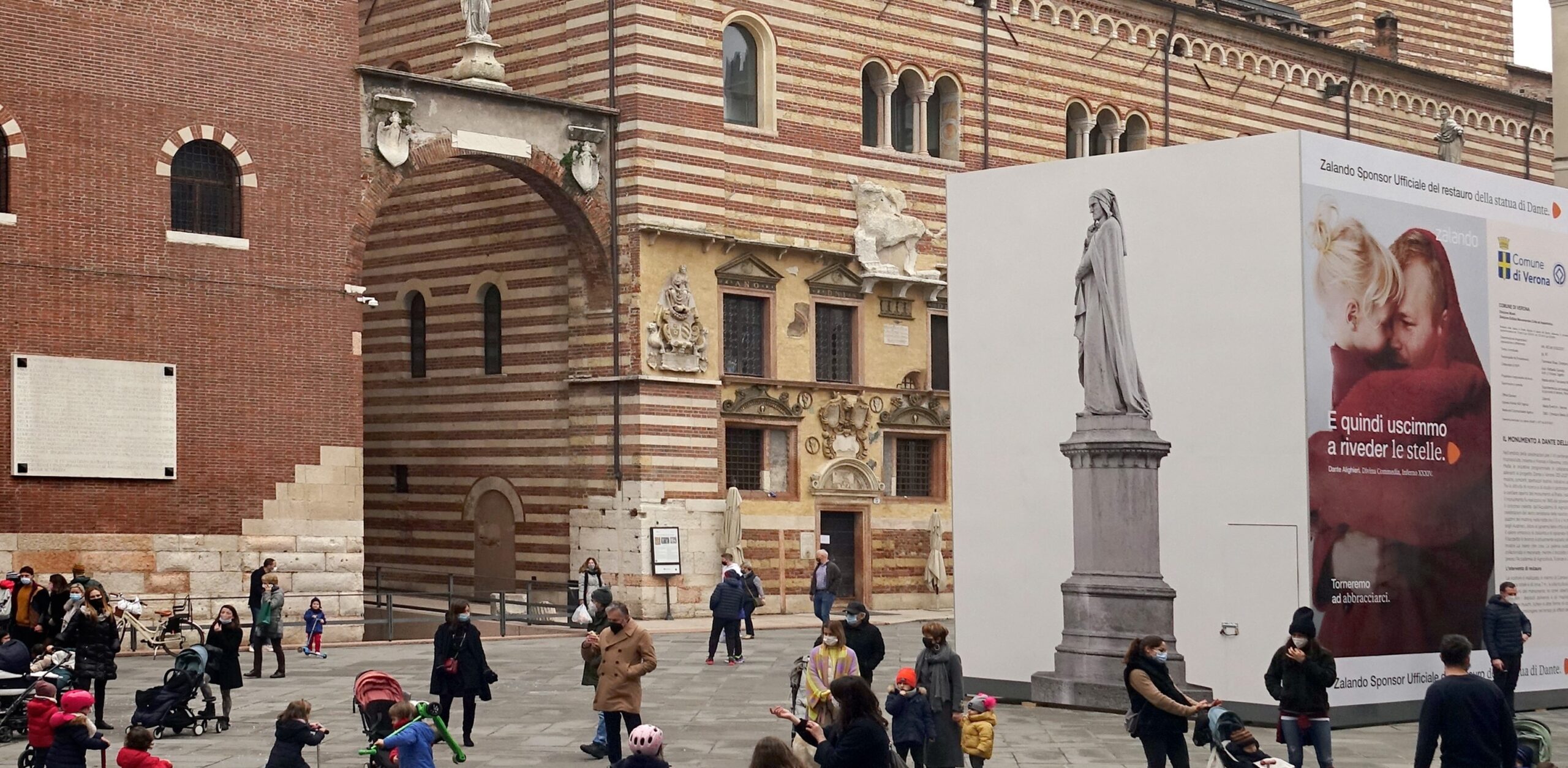 Statua di Dante, iniziati i lavori di pulitura