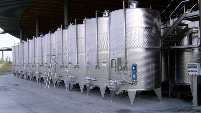 Troppo vino in cantina. Francia soprattutto e, Italia meno, annunciano misure drastiche.