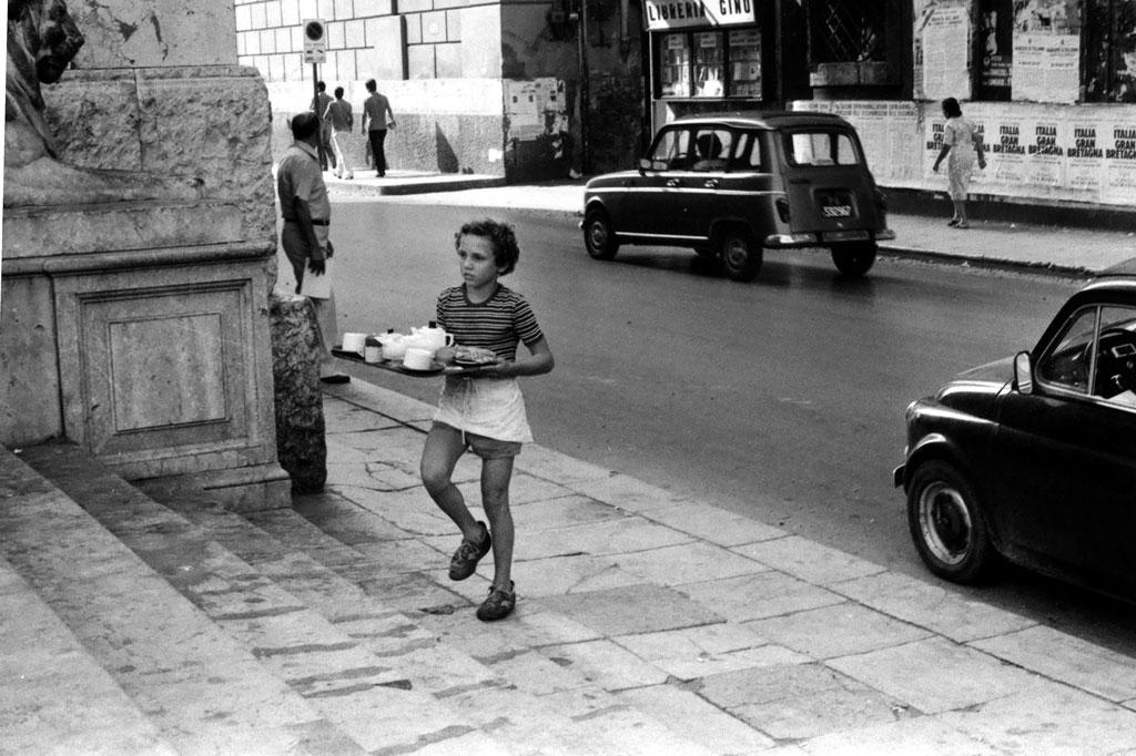 Il  Covid fa esplodere la spesa e la consegna a domicilio. Una novità che fa tanto Anni Sessanta