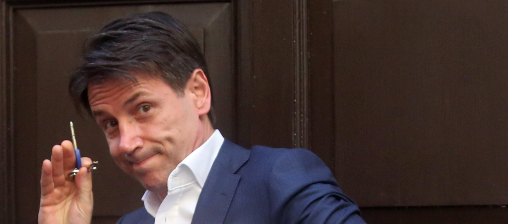 Decreto d’agosto: la lettura di questo articolo vi costa 310mila€. Sorridete pure, tanto pagate voi!