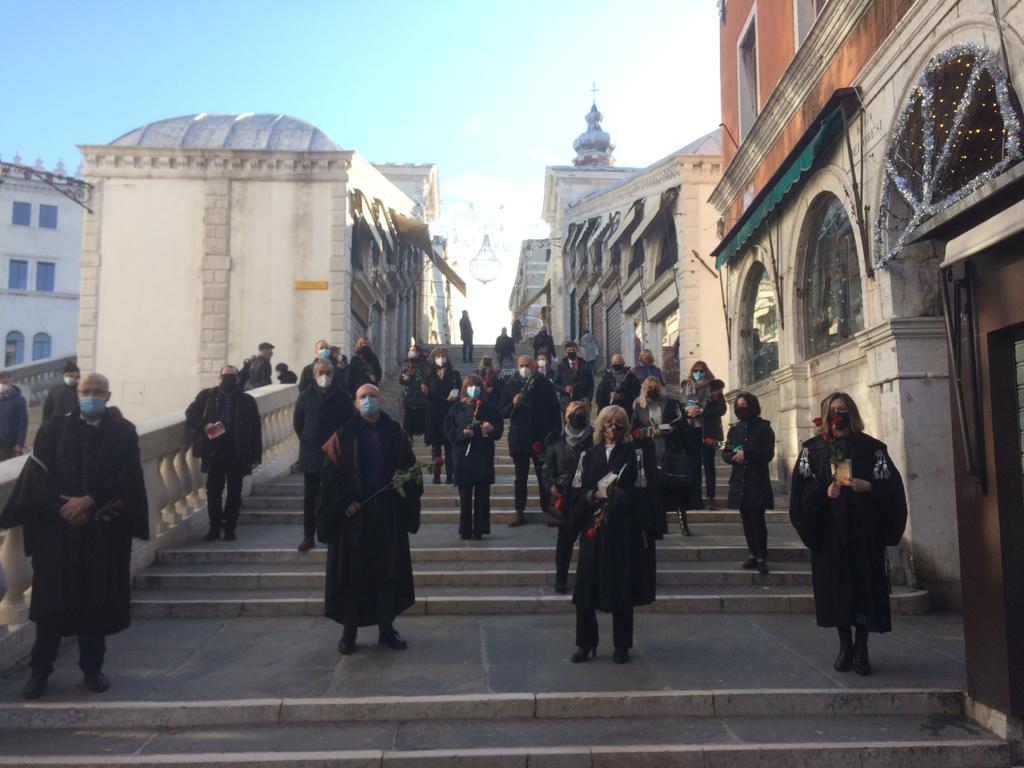 Una Magistratura fatta di lavoratori precari che non si vuol regolarizzare, l’ultima follia di Orlando e Bonafede