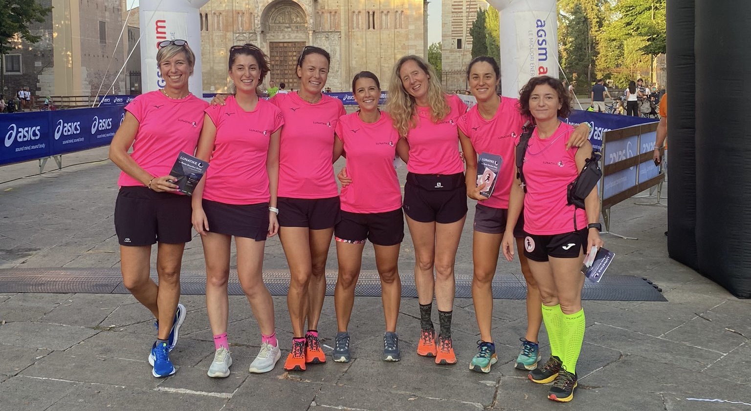 Correre di notte per sentirsi libere e sicure. Il messaggio delle Lunatike alla Resia-Rosolina Relay