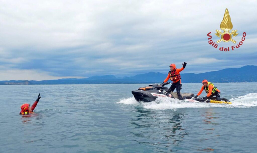 Vigili del fuoco, abilitati sul Garda 15 nuovi operatori per il soccorso con moto d'acqua 1 IMG 20230922 WA0018