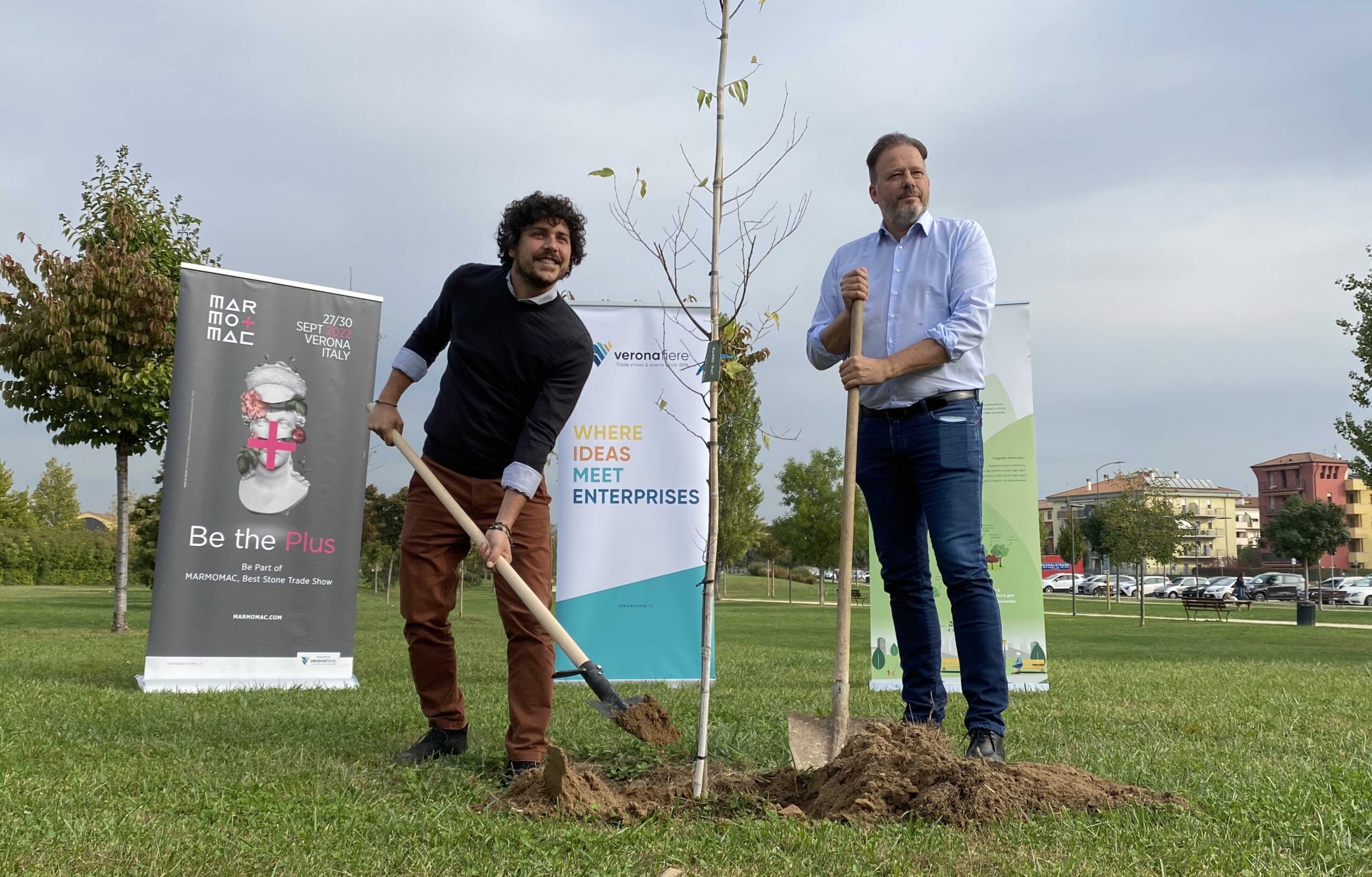 Scelta verde e intelligente di VeronaFiere. Piantare 220 nuovi alberi coi soldi che si sarebbero spesi per mettere la moquette nei padiglioni di Marmomacc