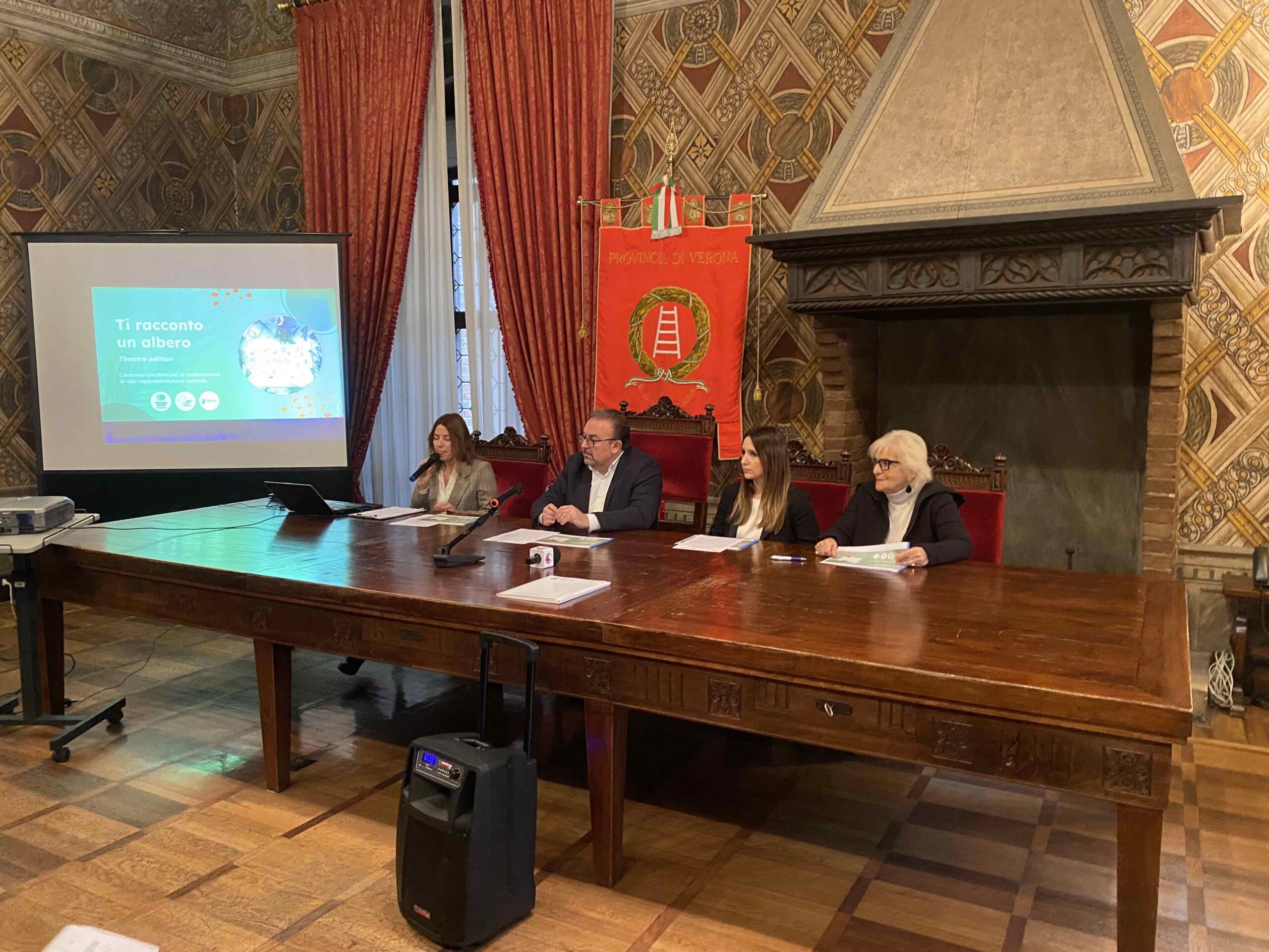 Presentata la seconda edizione di “Ti racconto un albero”. Il concorso di Natale dedicato alle scuole