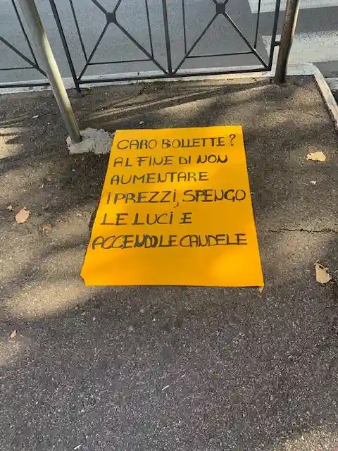 I commercianti di via 24 Maggio spengono le luci per protesta contro il caro bollette