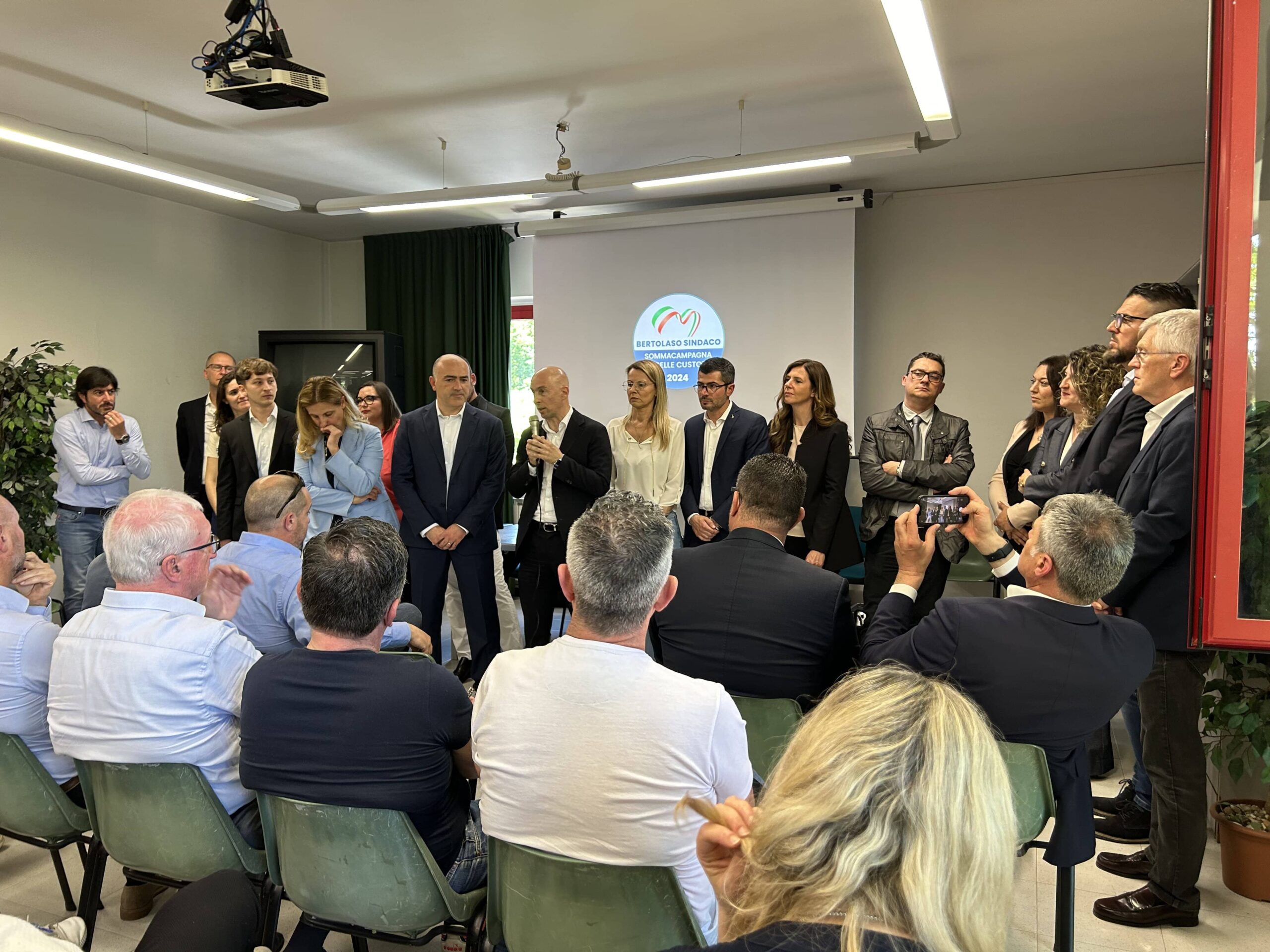 Sommacampagna: Bertolaso presenta la squadra. In lista anche Rigo: «Di là si guarda al passato, qui al futuro»