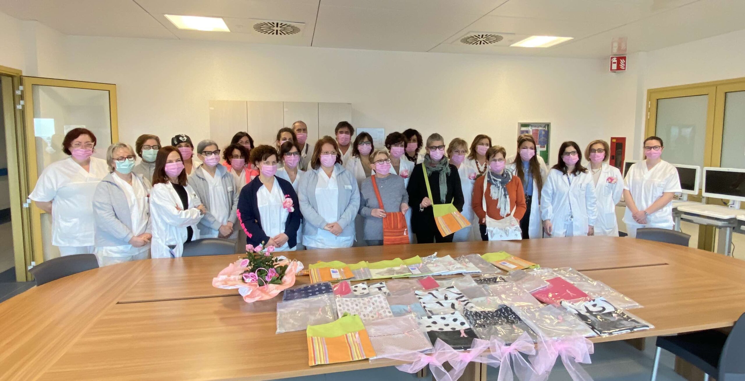 Questa mattina all’ospedale Magalini di Villafranca sono state donate 150 borse fatte a mano per contenere i drenaggi post operatori. 