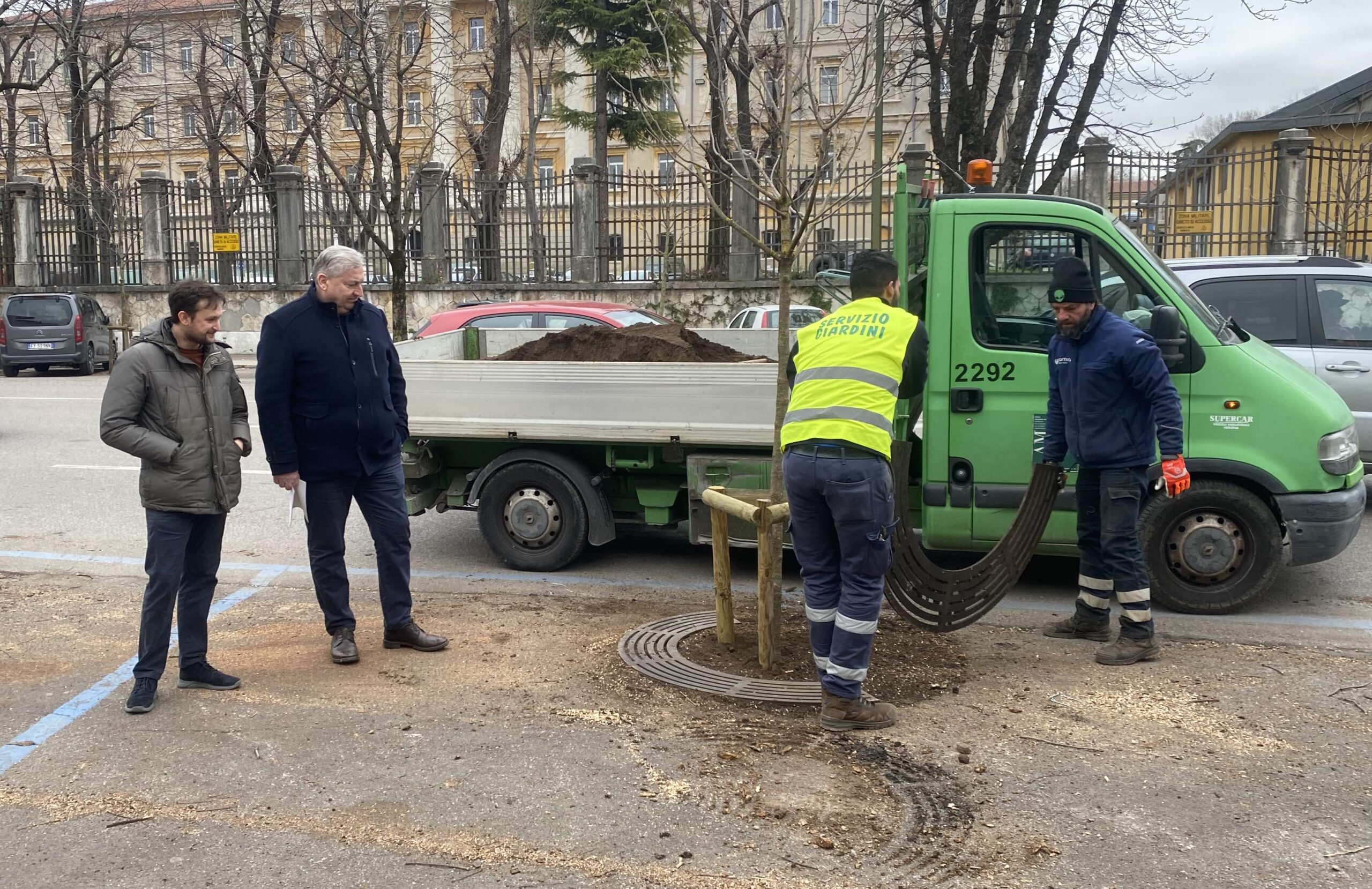 Al via le operazioni di piantumazione di 600 nuovi alberi in tutta la città.