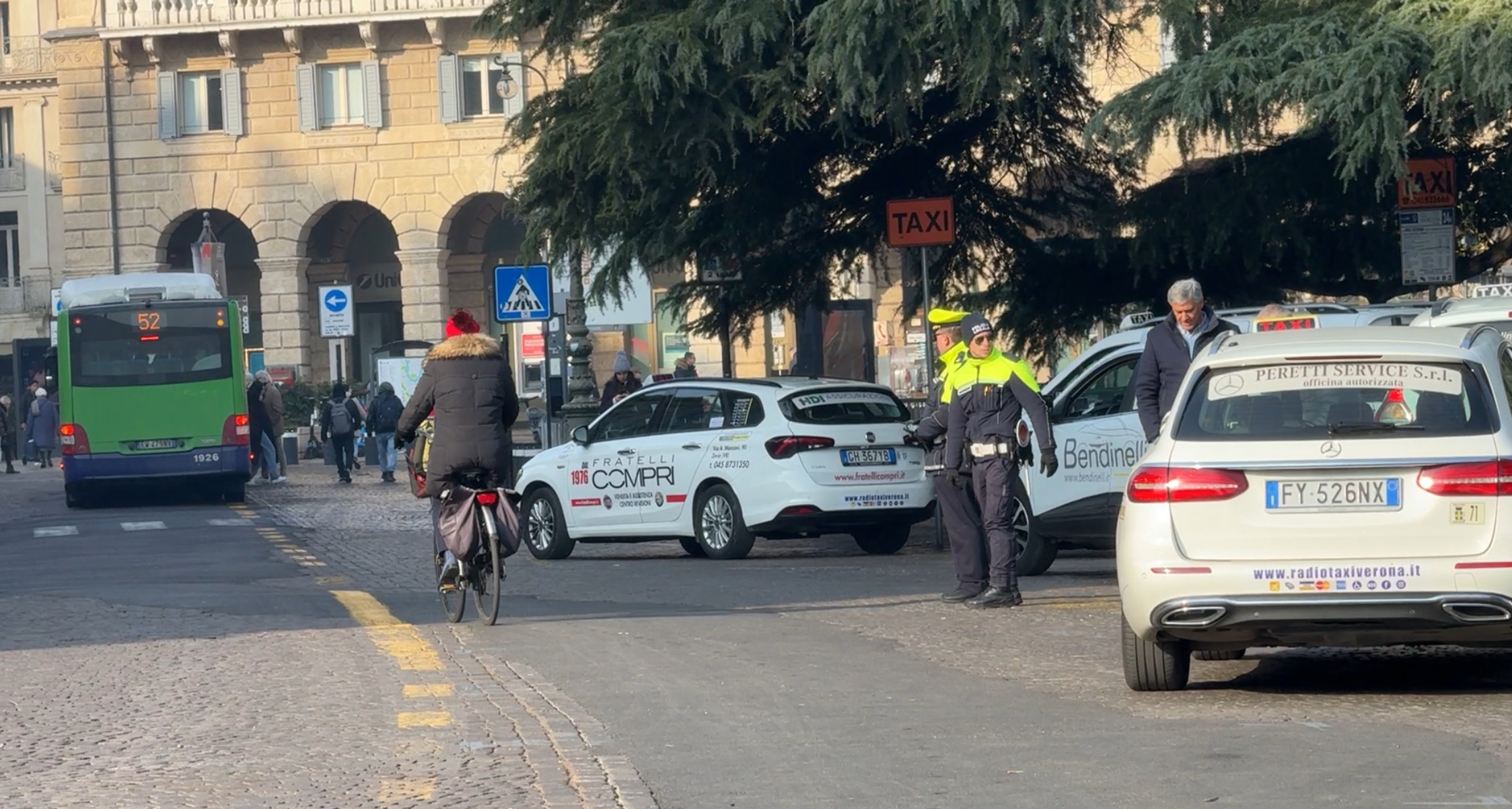 Arriva il Taxi Rosa per le donne che si spostano di sera e di notte