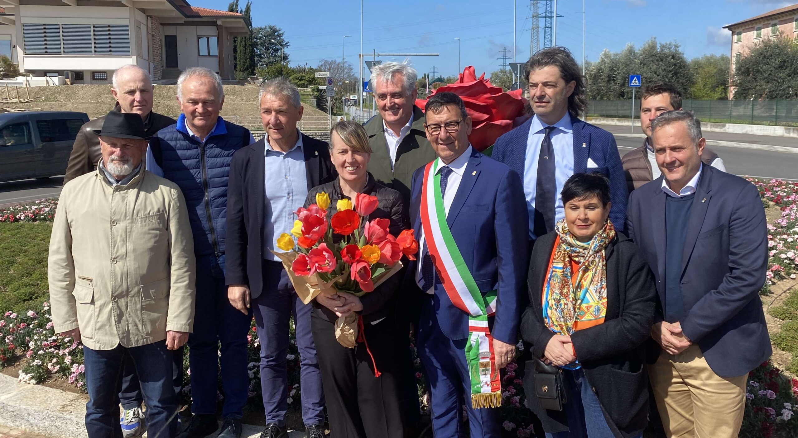 Bussolengo. Inaugurata la nuova rotonda all’incrocio di via Pastrengo, via Roma e via San Isidoro 