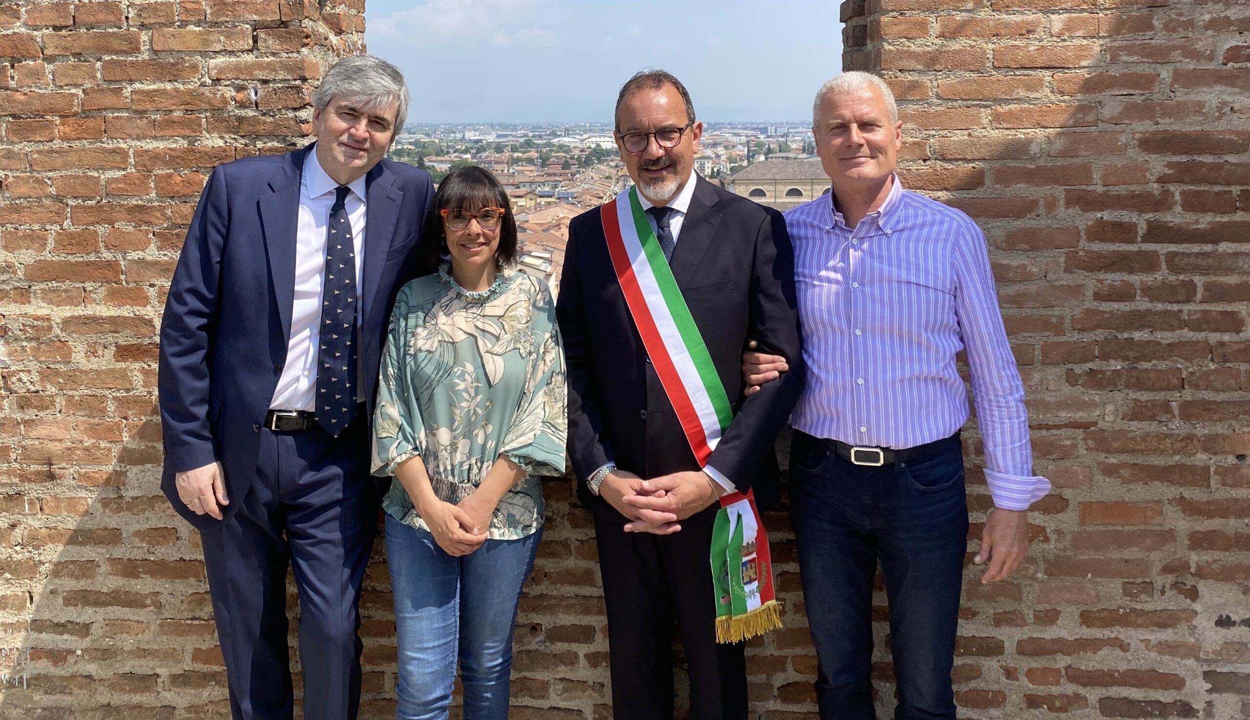 Mazzi a Villafranca per sostenere Dall’Oca e il centrodestra unito