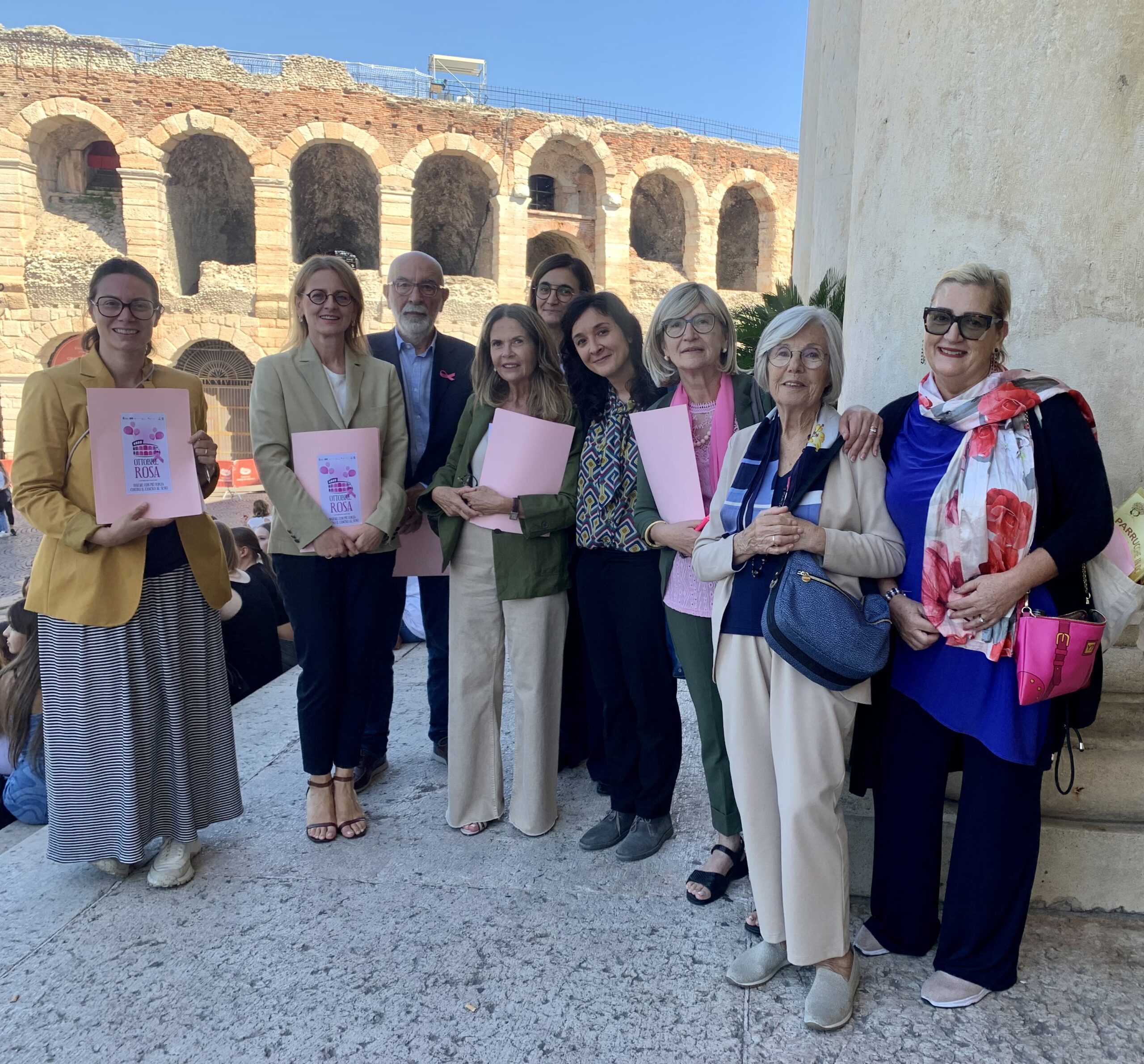 L’Arena si accende di Rosa contro il tumore al seno. Ottobre è il mese della prevenzione con numerose iniziative di sensibilizzazione