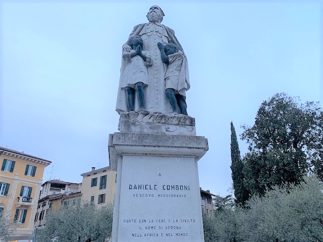 Di questo passo, anche San Daniele Comboni verrà definito “razzista”