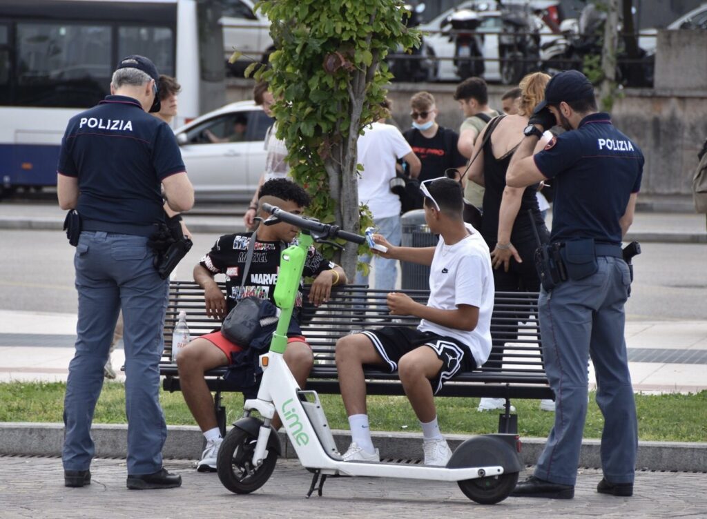 La maxi-operazione della Polizia dimostra che l’insicurezza non è “percepita” ma reale 1 L'operazione della Polizia prova che l’insicurezza è reale