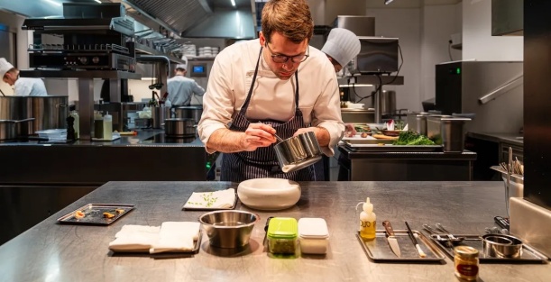 Il 101° Festival dell’Opera Lirica in Arena inizia anche sulle tavole dei ristoranti a Verona 3 IRIS Chef cucina 240322 23 2