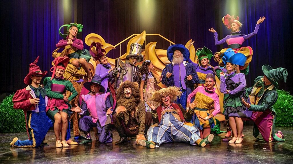 Con "Il mago di Oz" venerdì al Ristori torna il musical: in scena con Dorothy 25 cantanti, danzatori e acrobati 1 Mago di Oz 2
