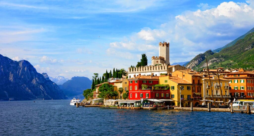 Turismo, le presenze a maggio sono salite a 5,1 milioni: più 5.6% sul 2023 e più 9,7% negli stranieri 1 Malcesine Lago di Garda Gruppo Tecnocasa 1536x828 2